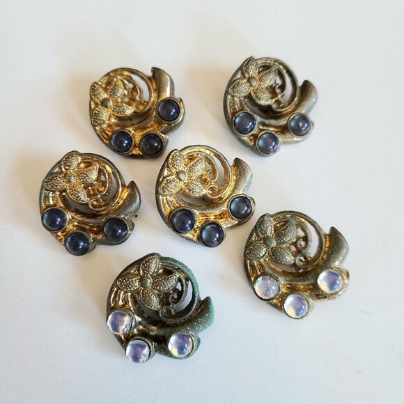 6 Vintage faux stones floral filigree style gold tone buttons. - Picture 1 of 5